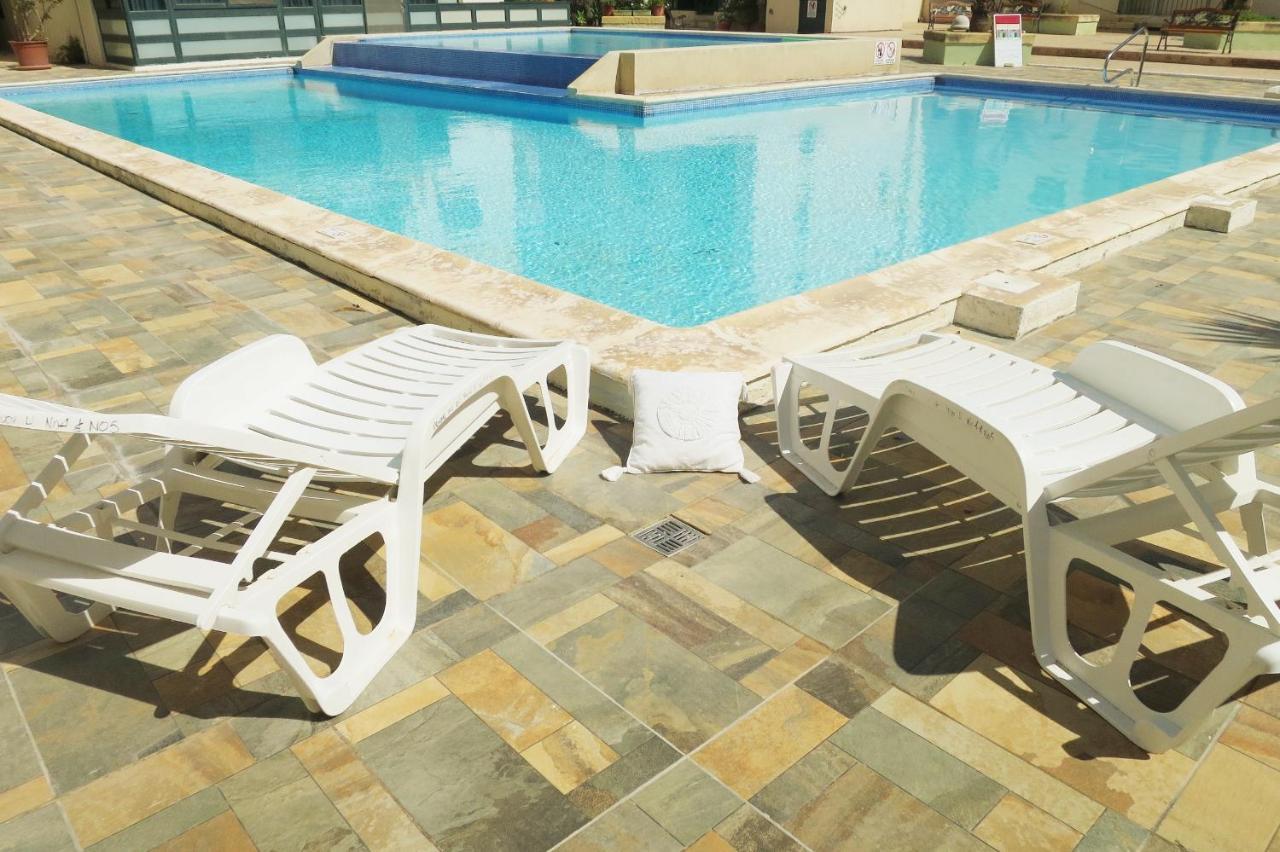 Stunning Penthouse Roof Terrace & Communal Swimming Pool St. Paul's Bay Esterno foto