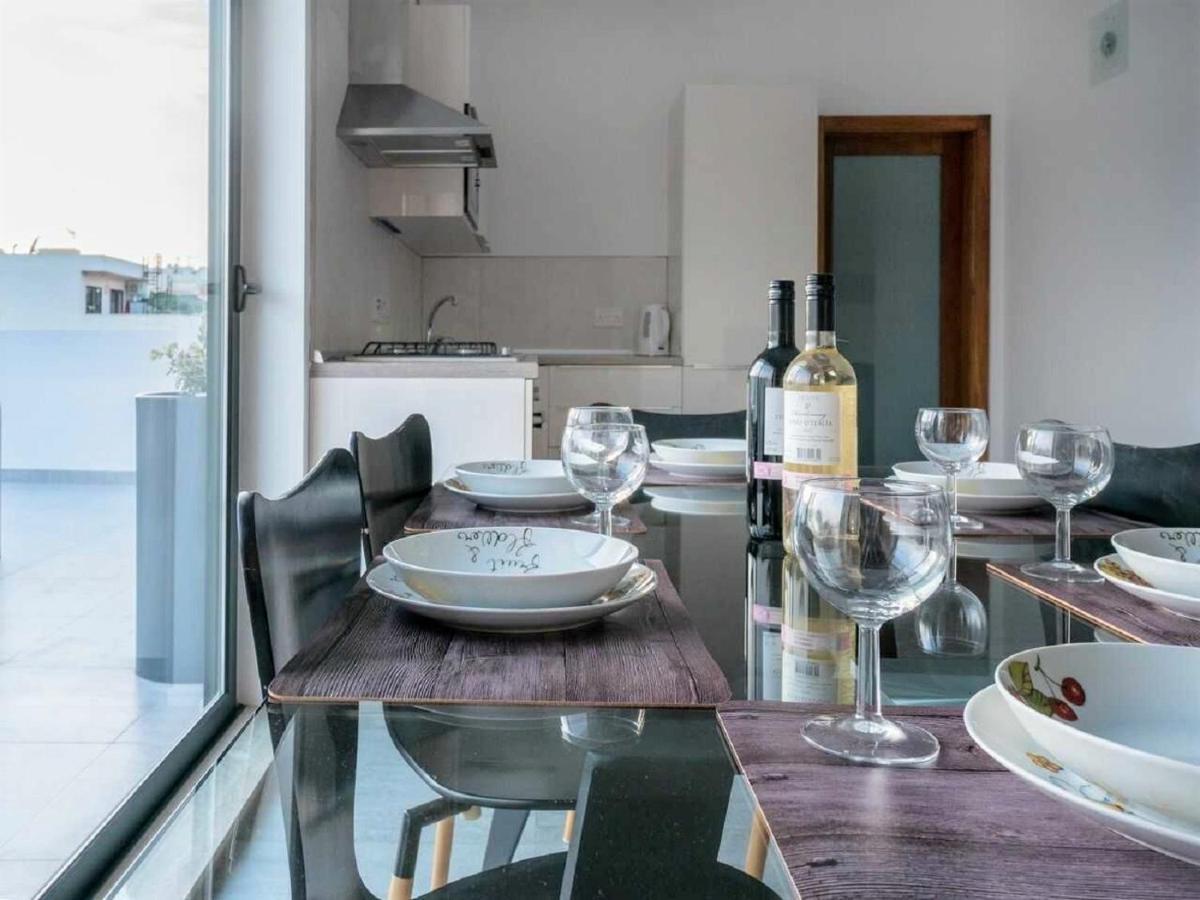Stunning Penthouse Roof Terrace & Communal Swimming Pool St. Paul's Bay Esterno foto