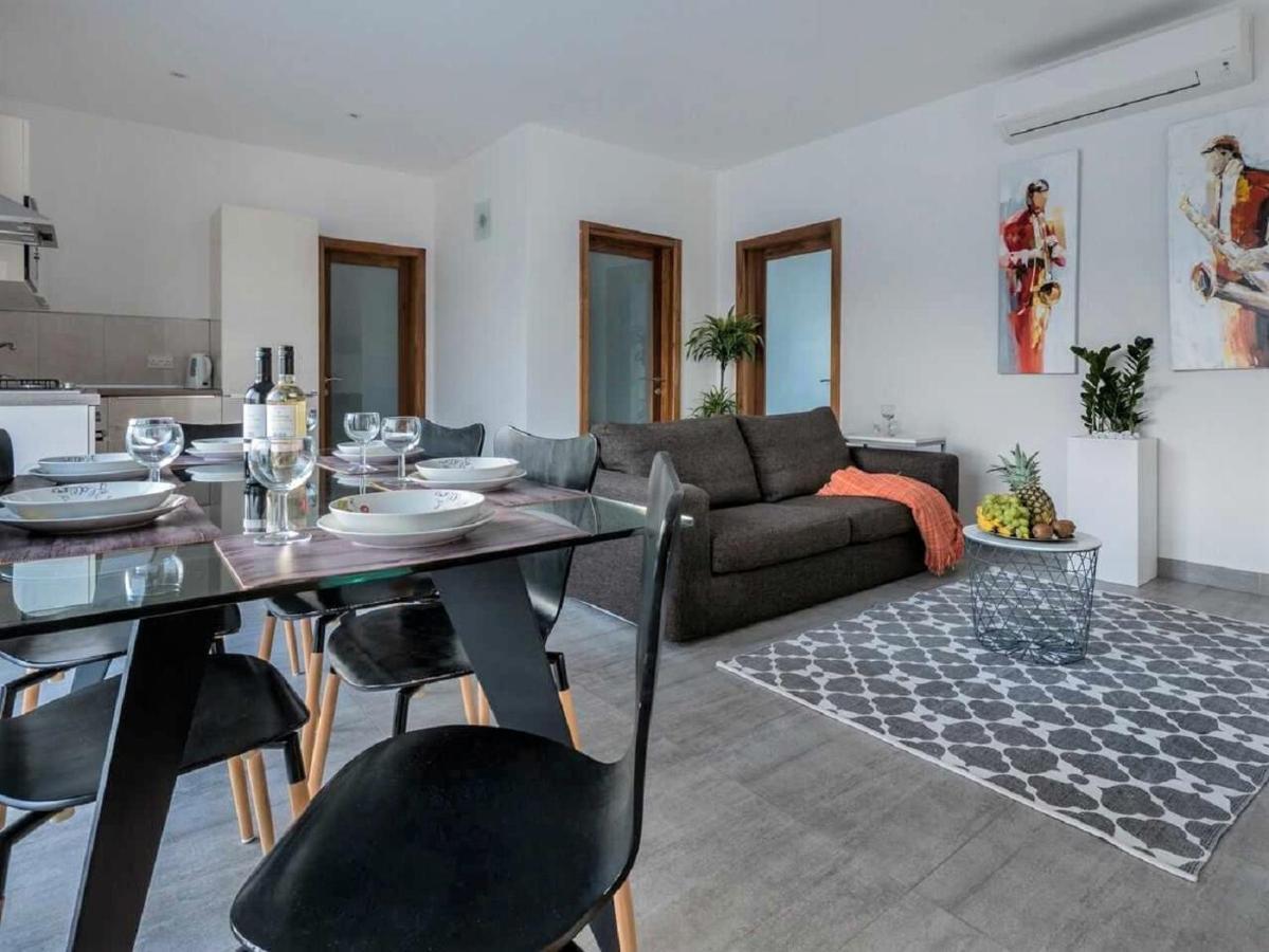 Stunning Penthouse Roof Terrace & Communal Swimming Pool St. Paul's Bay Esterno foto