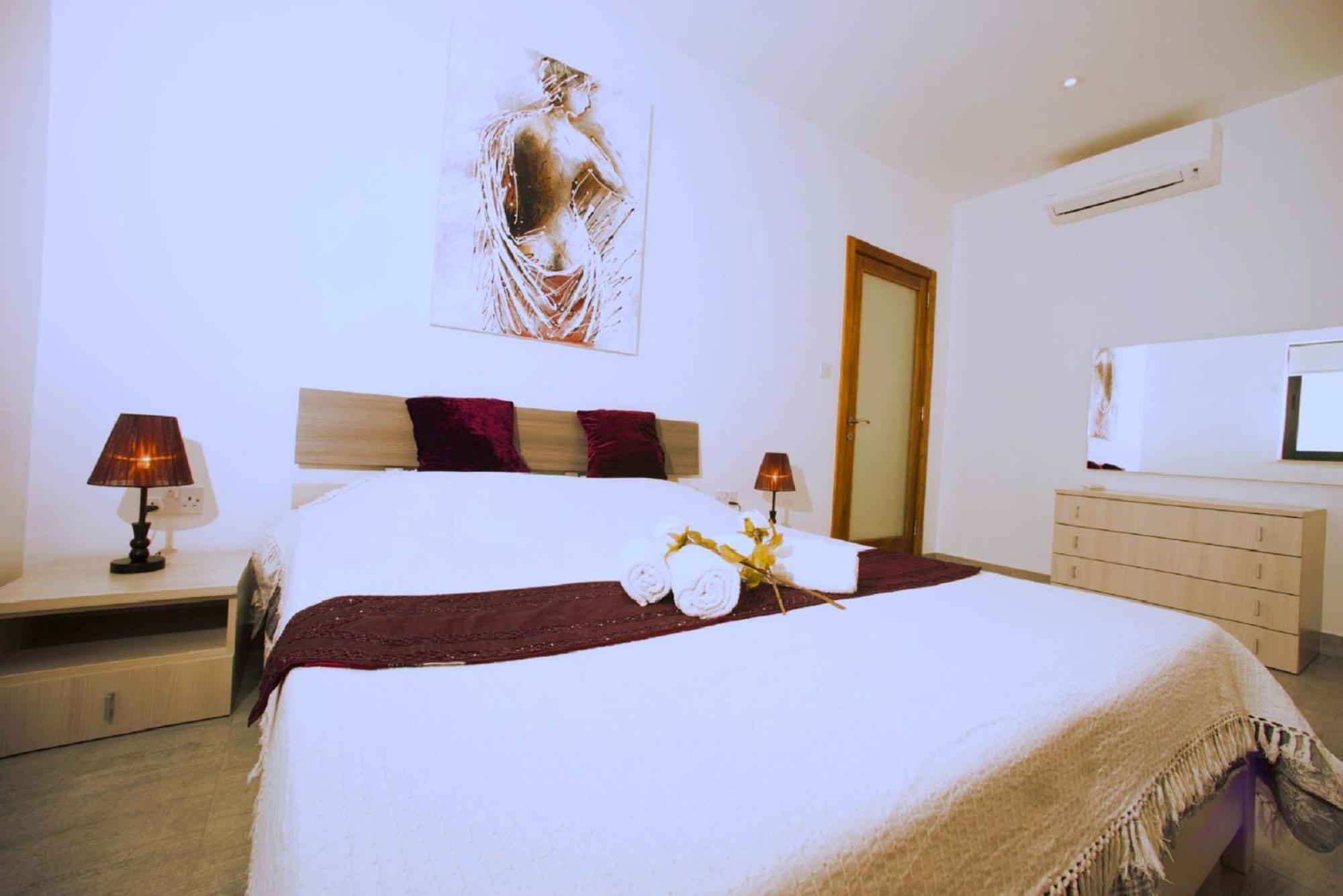 Stunning Penthouse Roof Terrace & Communal Swimming Pool St. Paul's Bay Esterno foto